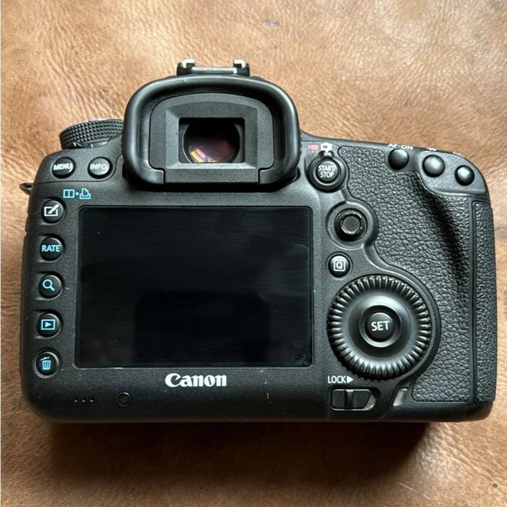 Canon 5D Mark III (Body only)